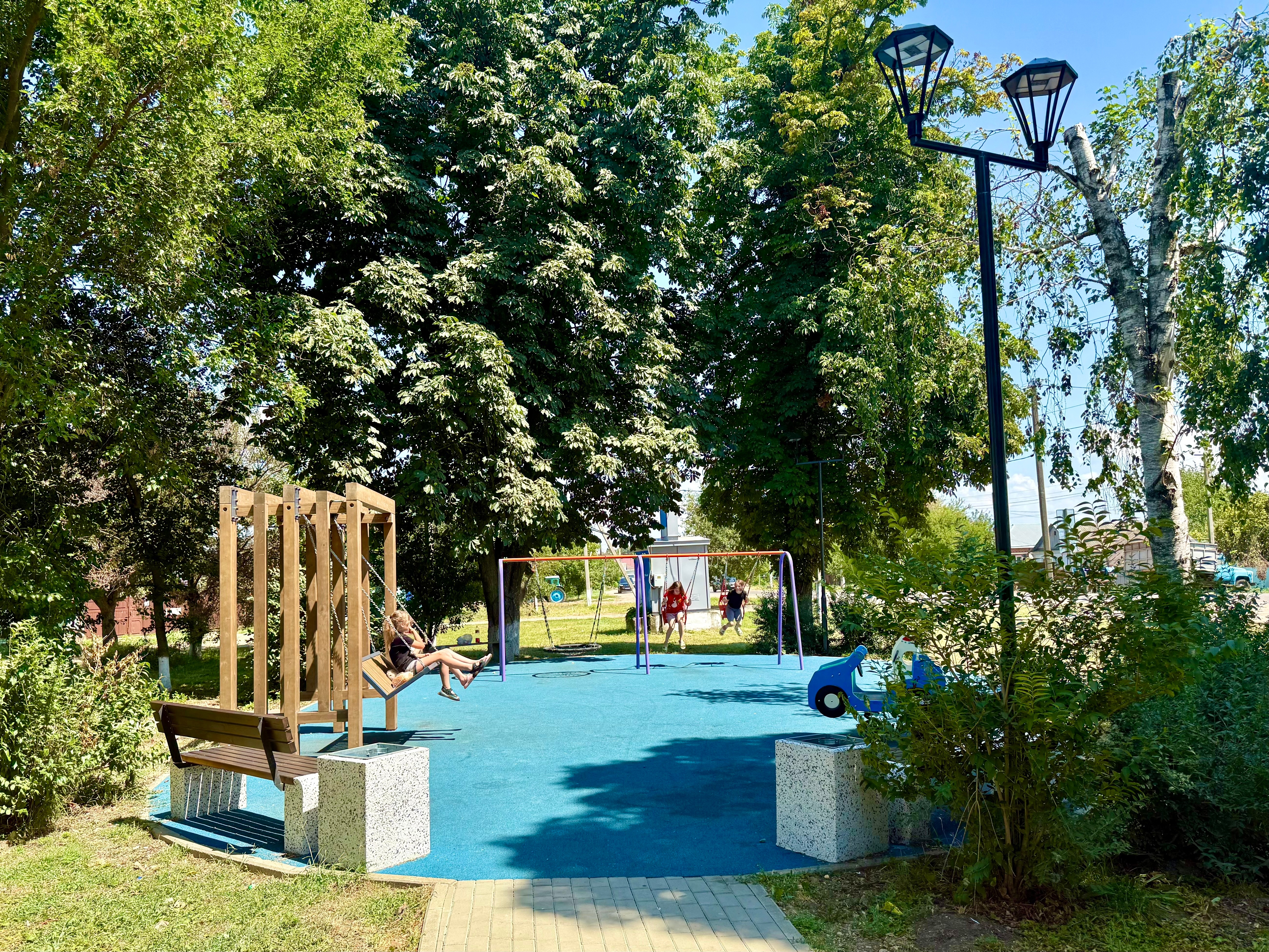 В районе преобразился сквер.
