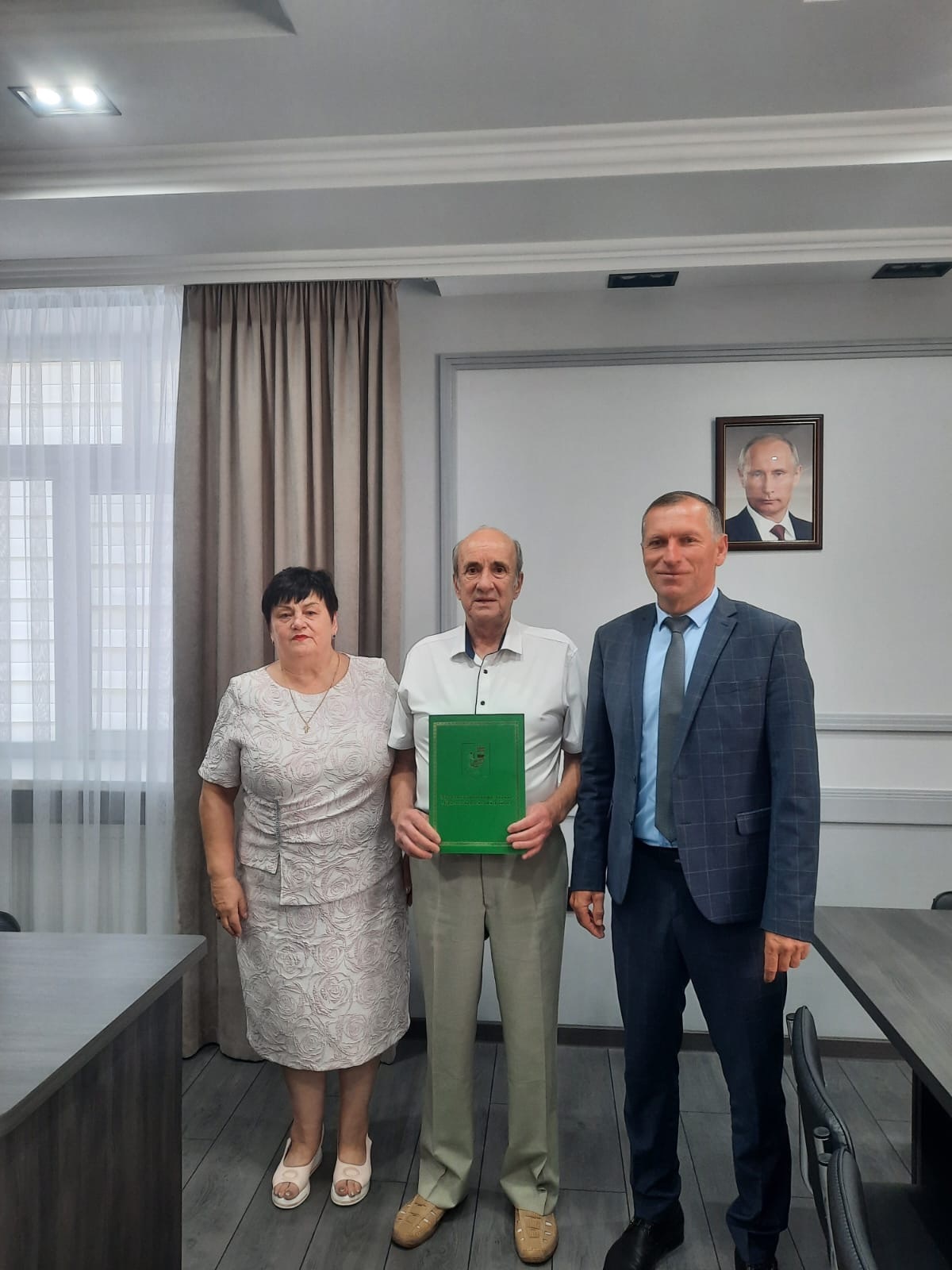 В районе вручили грамоту.